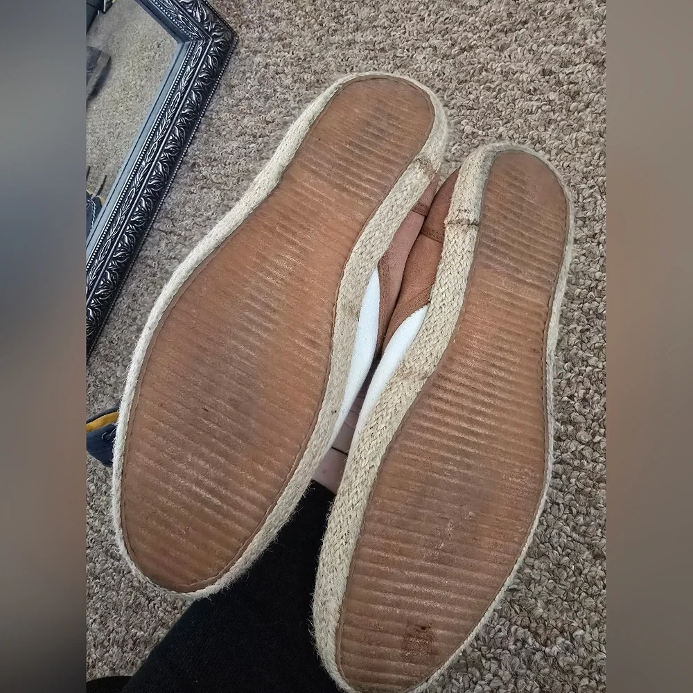American Eagle Outfitters Navy and River Island Tan Boat Shoes